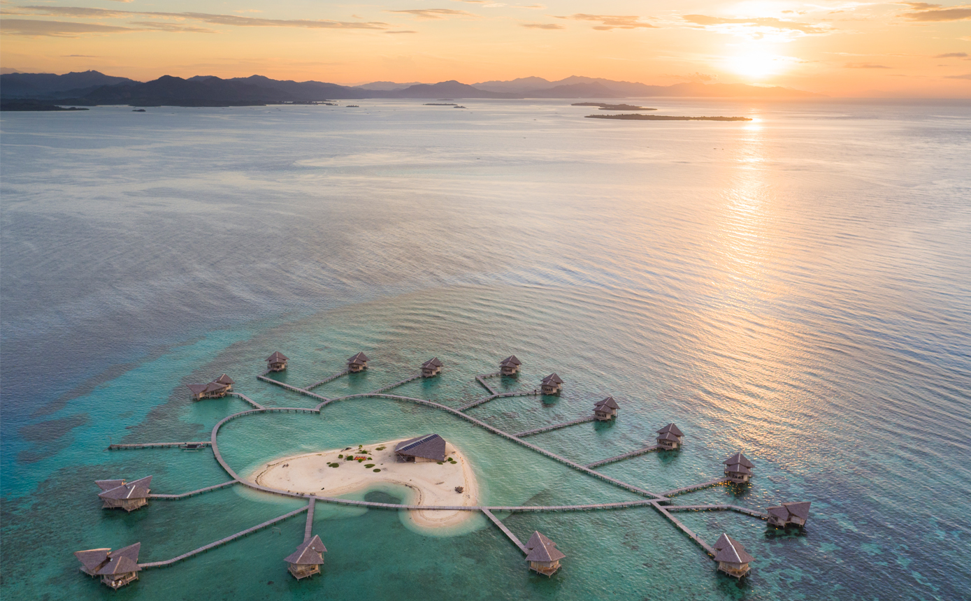 Nikmati kemewahan villa terapung di Pulo Cinta dengan pemandangan laut yang menakjubkan
