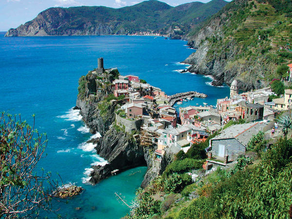 Scenic hiking trail along the Sentiero Azzurro in Cinque Terre with coastal views