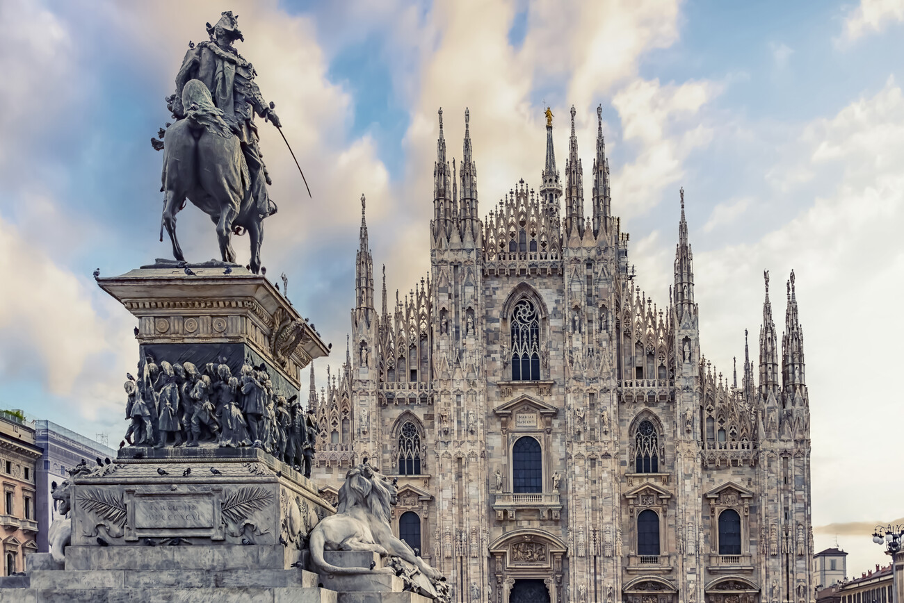 The stunning facade of Duomo di Milano with intricate sculptures.