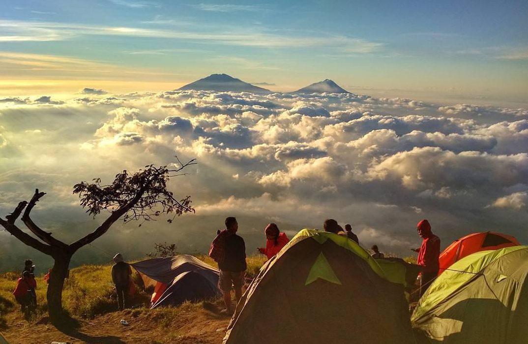 Gunung Sumbing: Keindahan dan Tantangan di Puncak Jawa Tengah