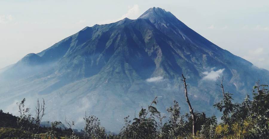 Gunung Merbabu: Keindahan dan Tantangan di Ketinggian