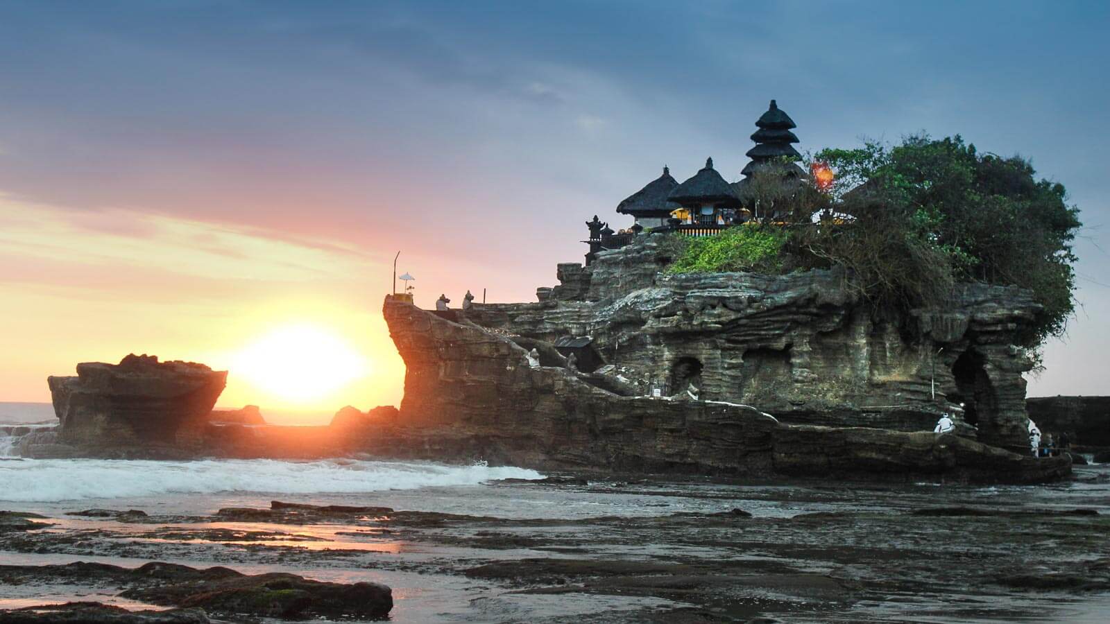 tanah-lot-keajaiban-alam-dan-budaya-bali