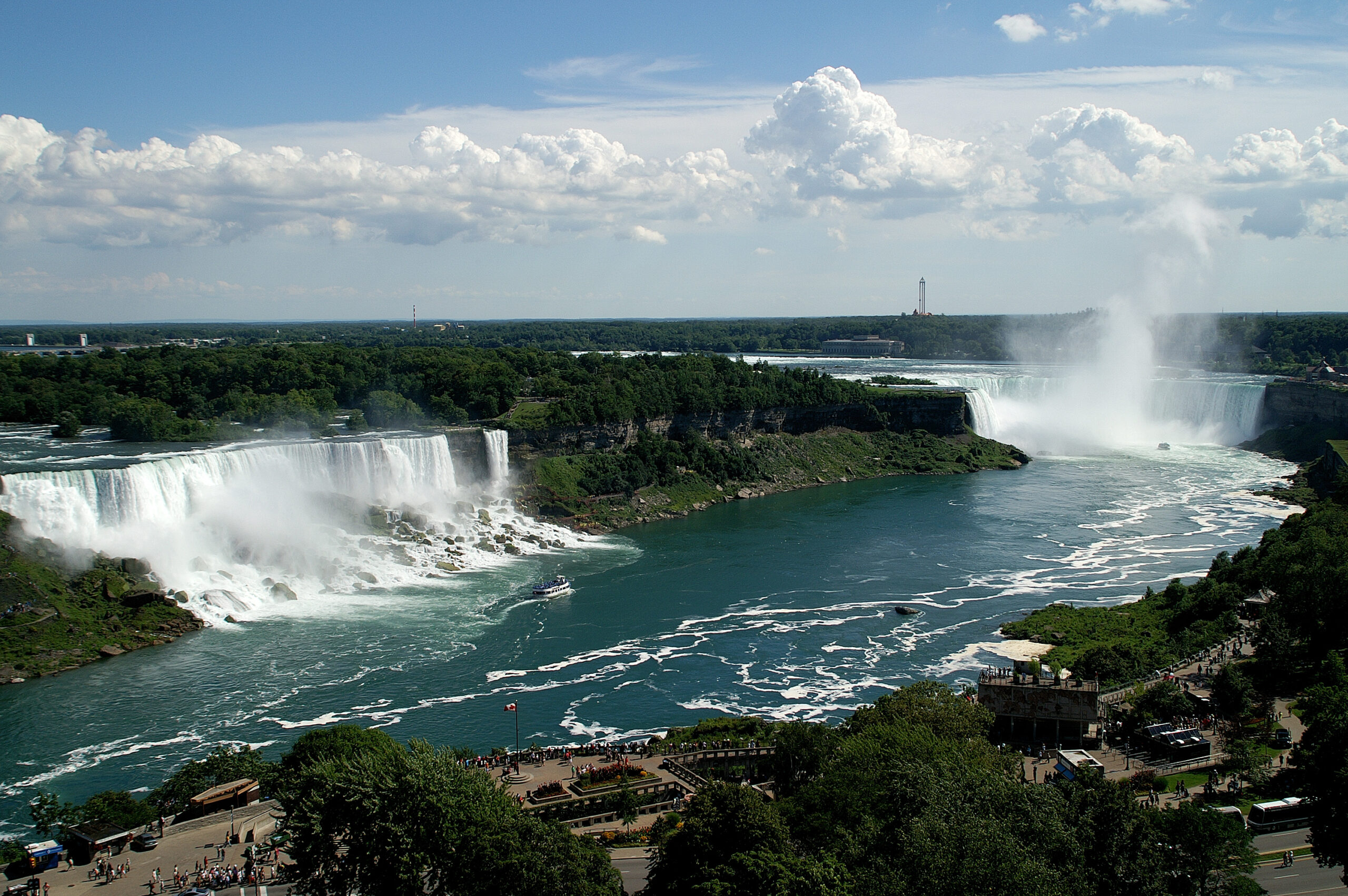 The thunderous Horseshoe Falls at sunset 